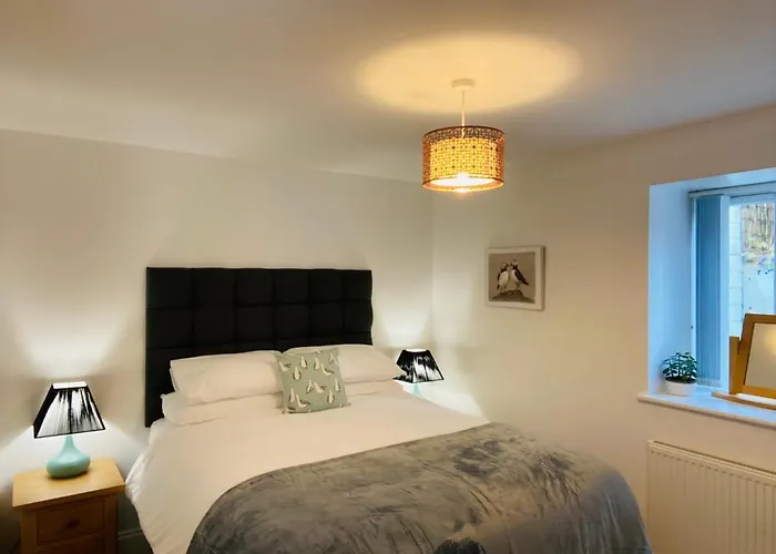 Above The Bay - Enclosed Garden Apartment With Parking