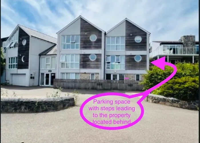 Above The Bay - Enclosed Garden Apartment With Parking