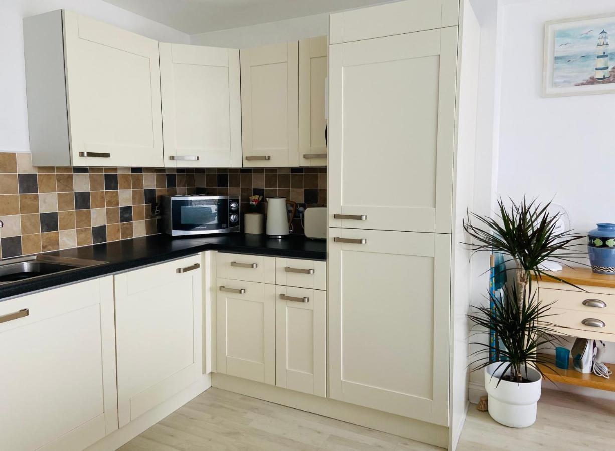 Apartment Above The Bay - Enclosed Garden With Parking Penzance