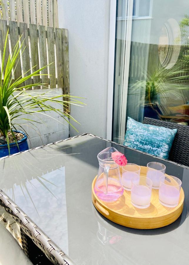 Above The Bay - Enclosed Garden With Parking Apartment