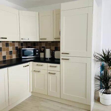 Above The Bay - Enclosed Garden Apartment With Parking Penzance Exterior photo