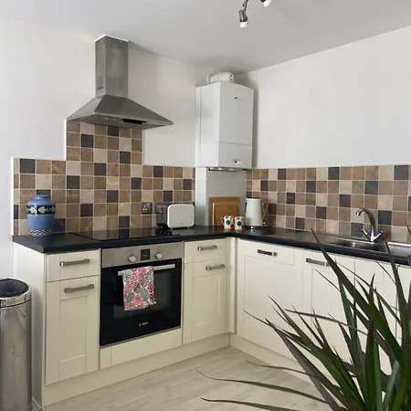 Above The Bay - Enclosed Garden Apartment With Parking Penzance Exterior photo